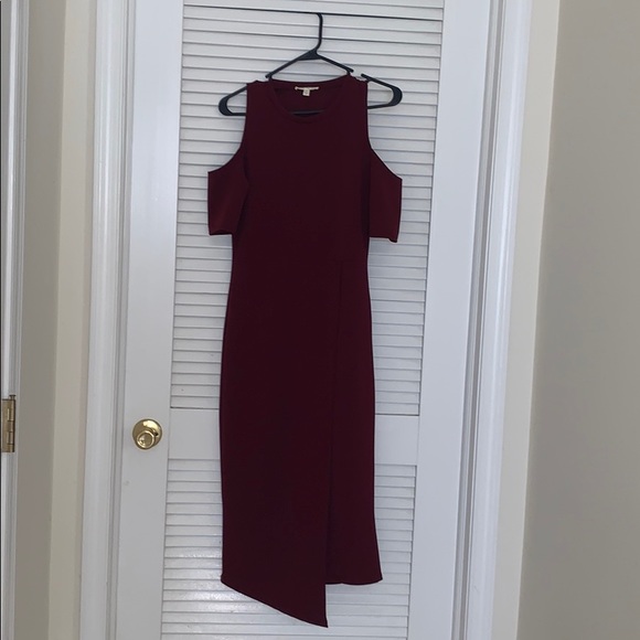 Fabulous maxi dress with slit & exposed shoulders - Picture 2 of 4